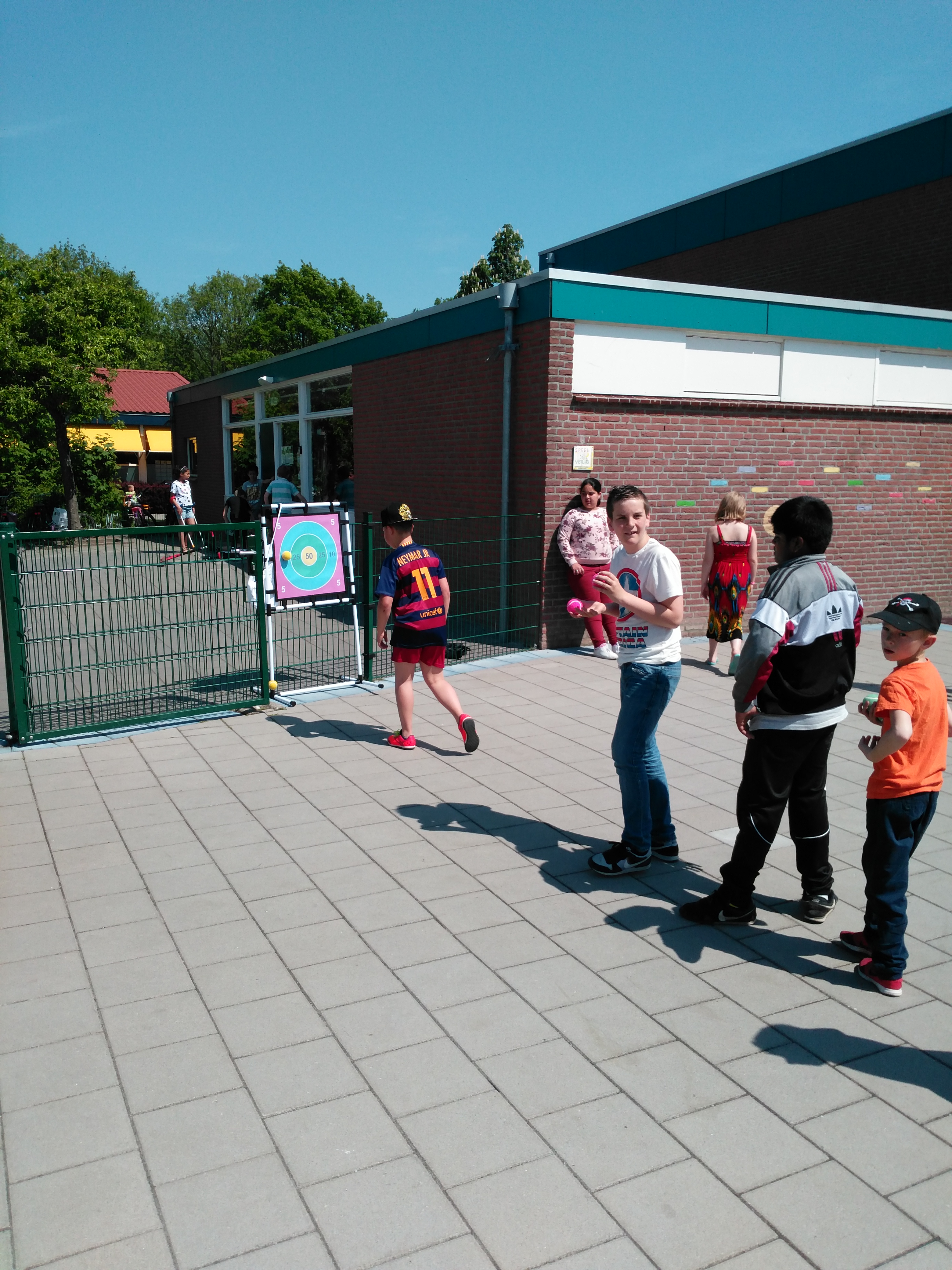 Nieuw buitenspeelmateriaal