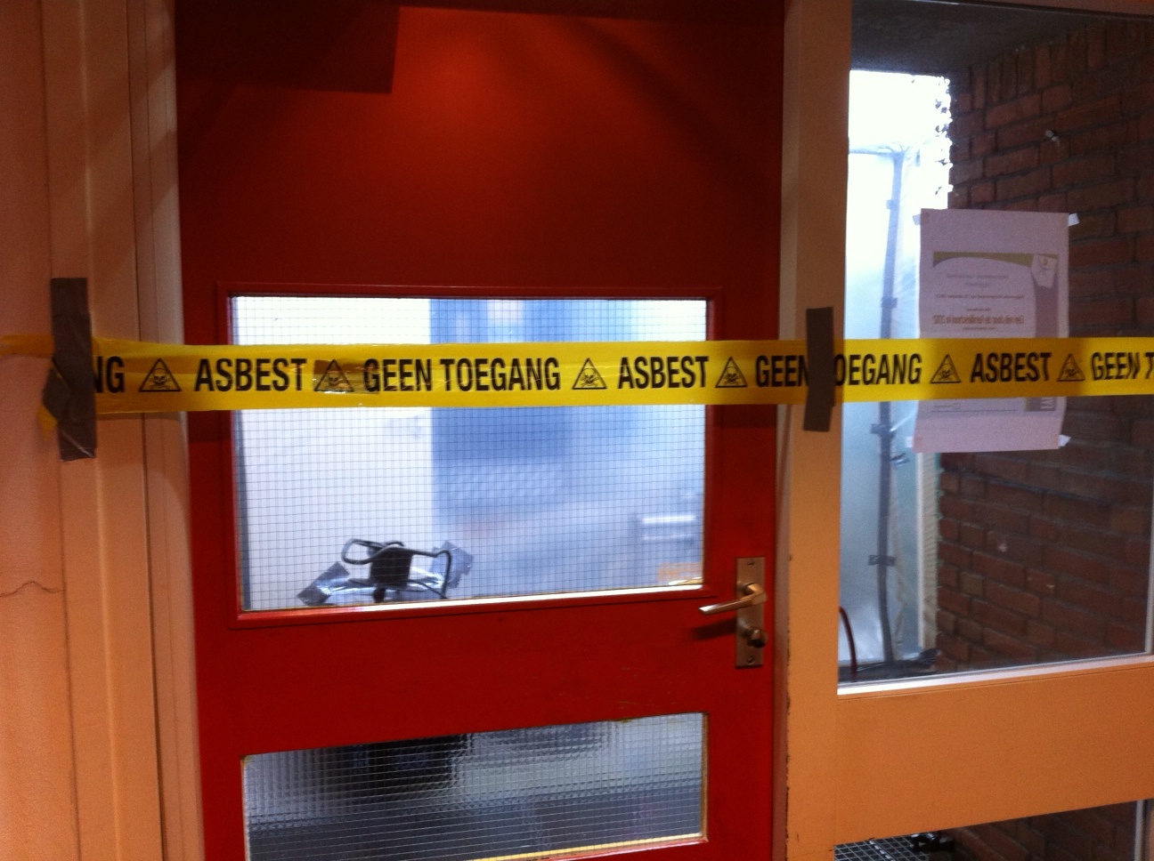 Flore pakt asbest op scholen aan